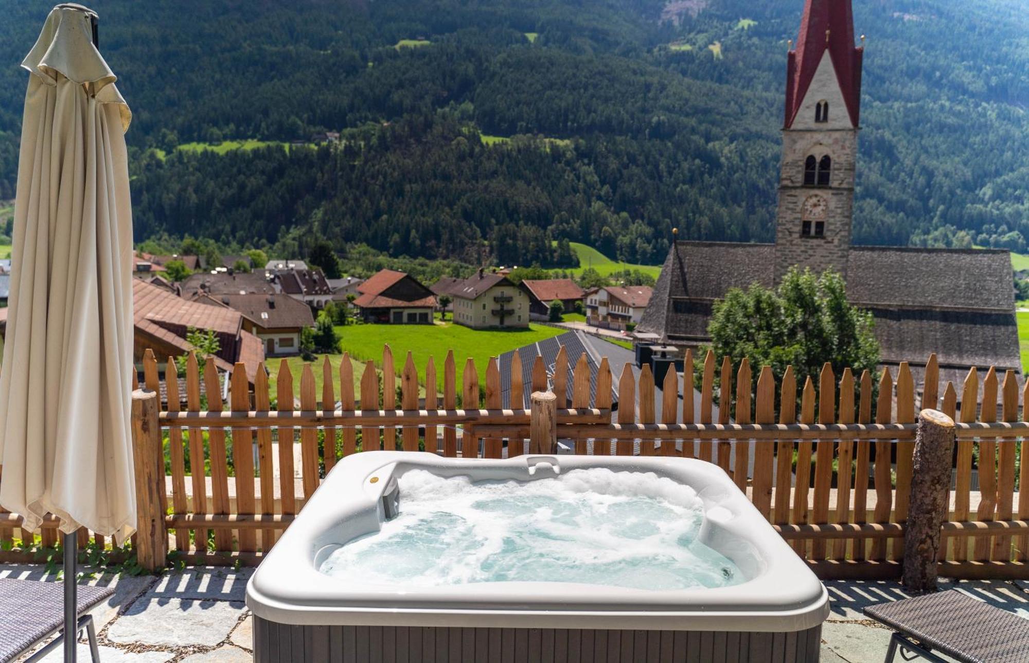 Apartments, Guest House & Historic Chalet Neuhaus San Sigismondo Esterno foto