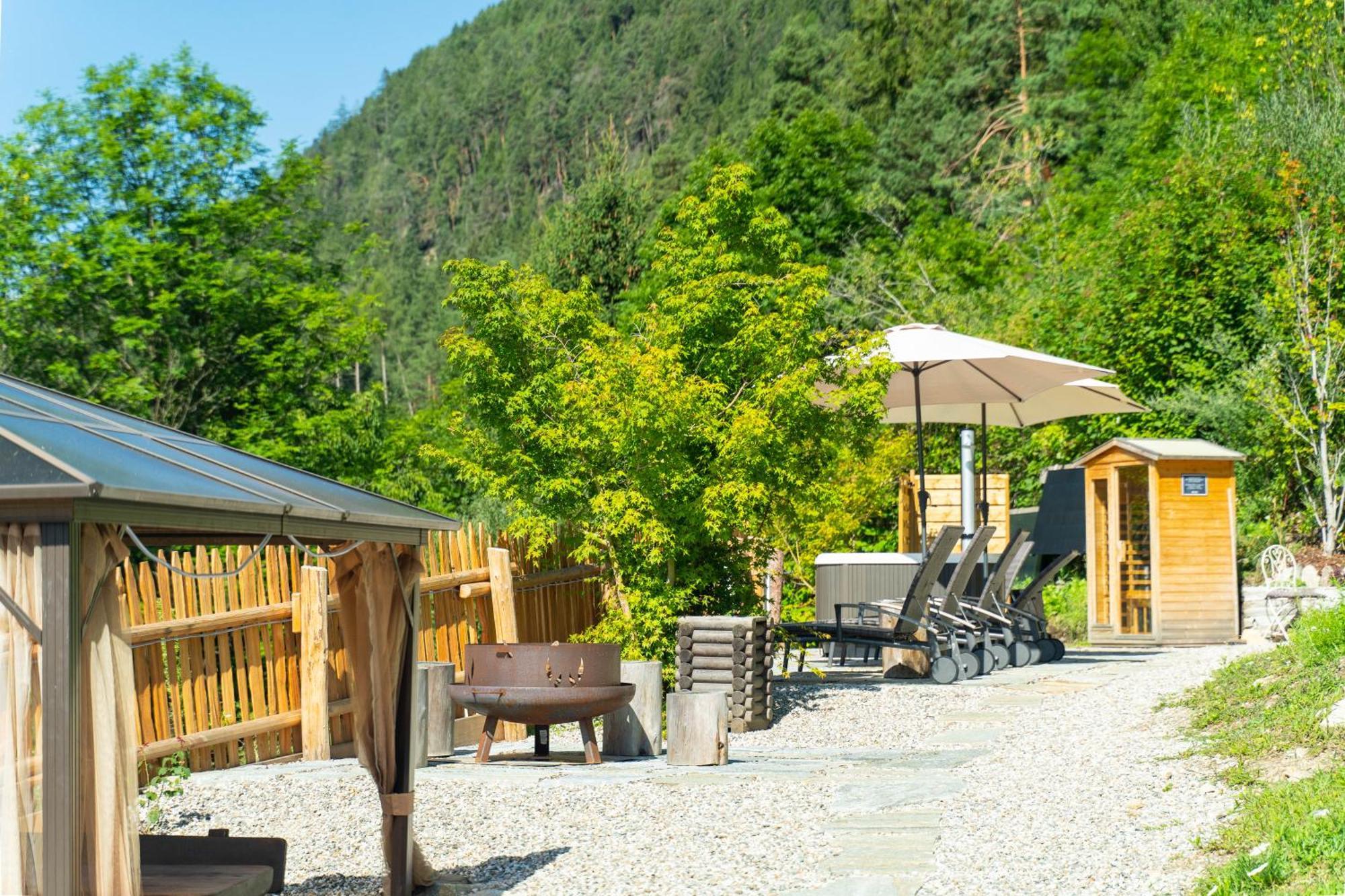 Apartments, Guest House & Historic Chalet Neuhaus San Sigismondo Esterno foto