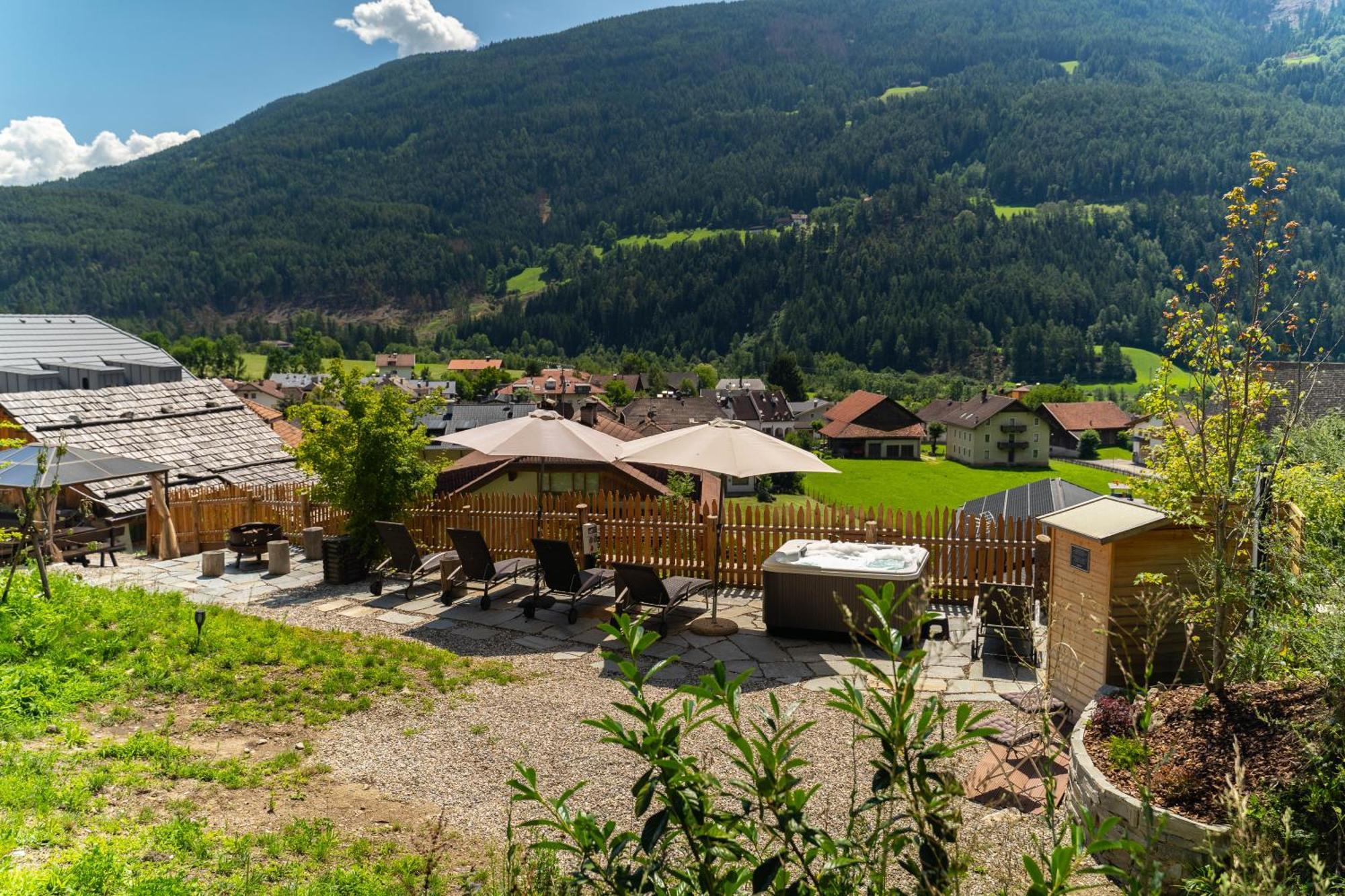 Apartments, Guest House & Historic Chalet Neuhaus San Sigismondo Esterno foto