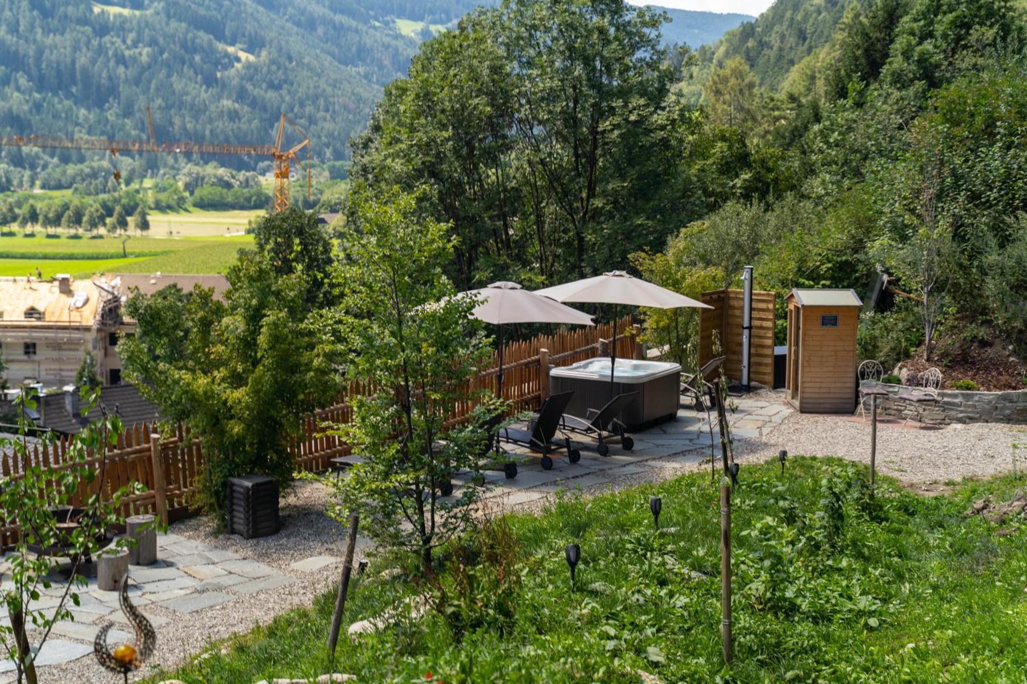 Apartments, Guest House & Historic Chalet Neuhaus San Sigismondo Esterno foto